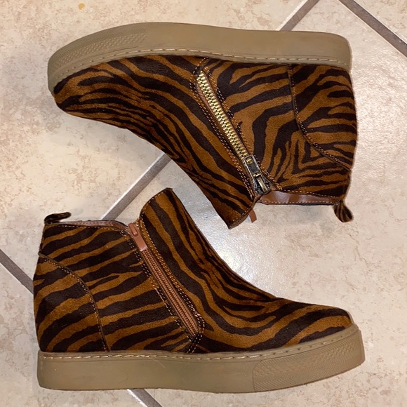 Bamboo Wedge Booties - Picture 4 of 10